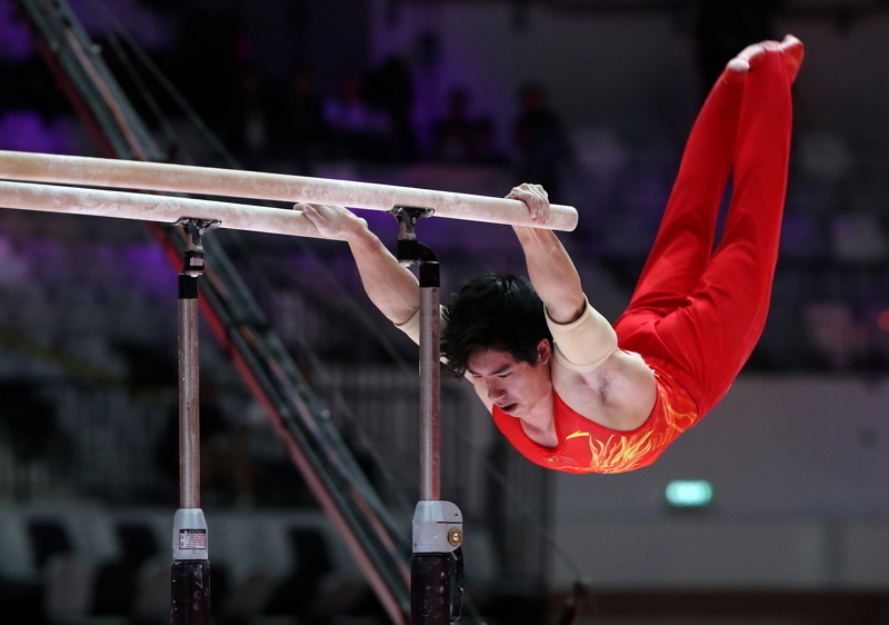 迟至, 上向观众示, 的欢呼 迟至, 上向观众示, 的欢呼